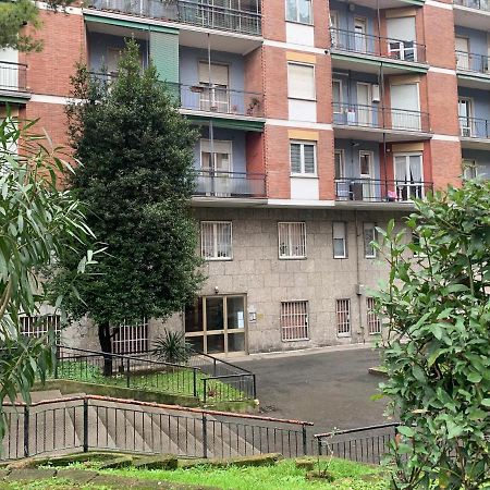 Metro Famagosta - Luminoso Appartamento Con Balcone Free Wifi & Parking Milano Exterior foto